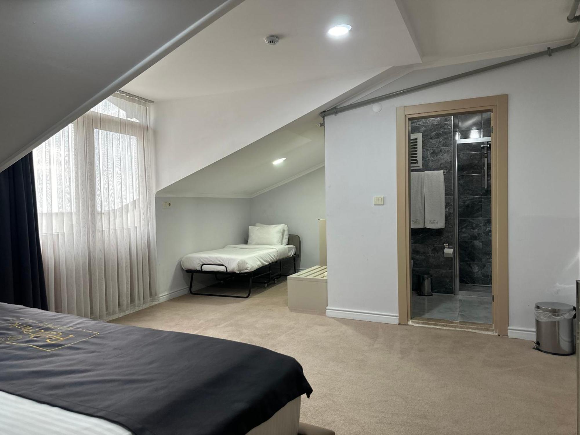 Pelit Park Hotel ทรับซอน ภายนอก รูปภาพ