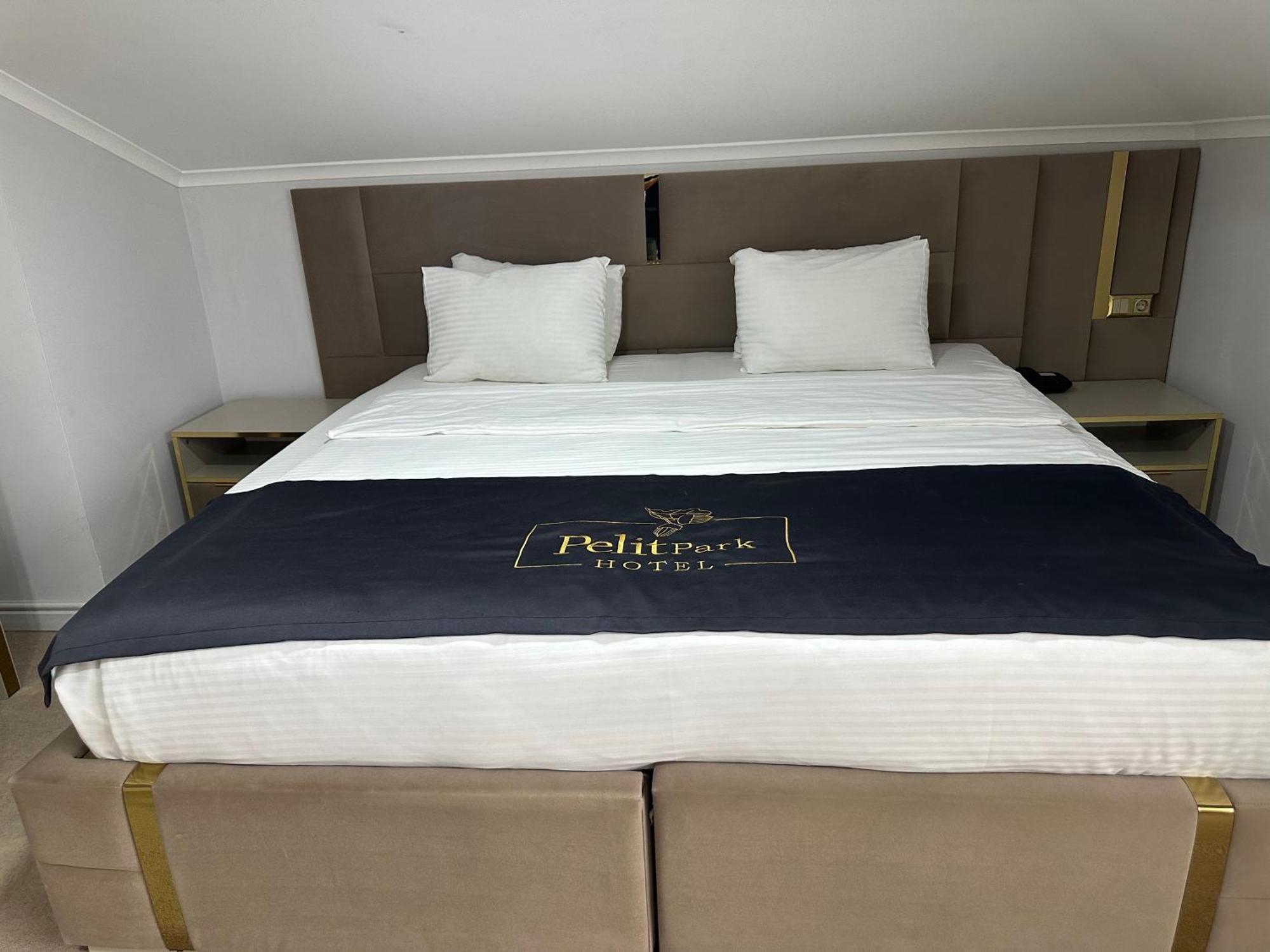 Pelit Park Hotel ทรับซอน ภายนอก รูปภาพ