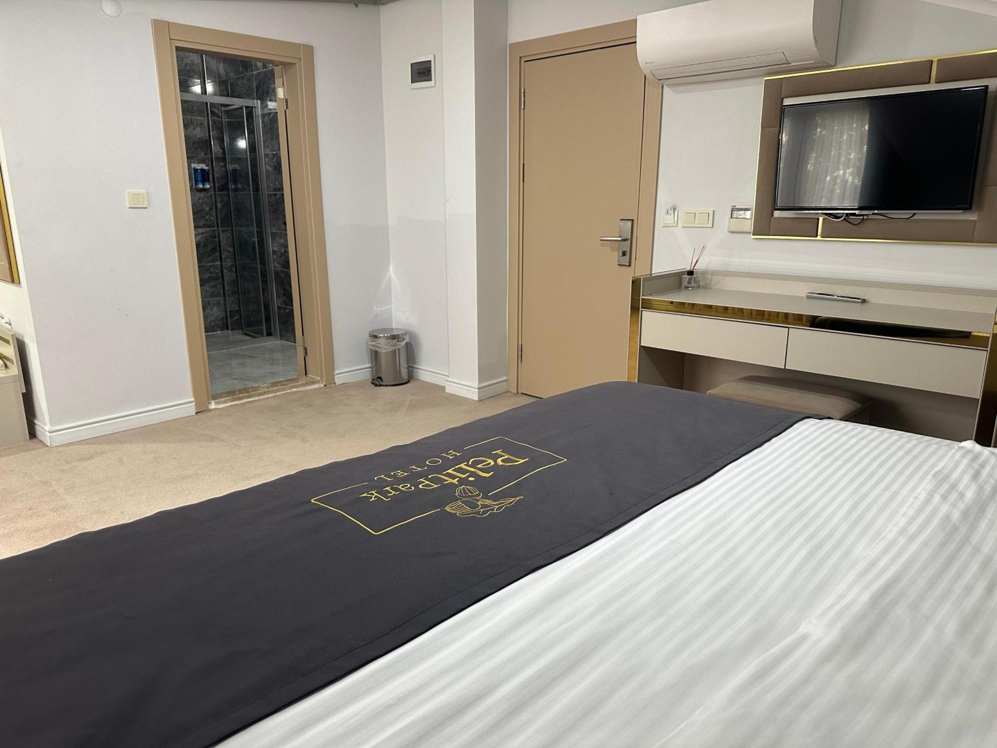Pelit Park Hotel ทรับซอน ภายนอก รูปภาพ